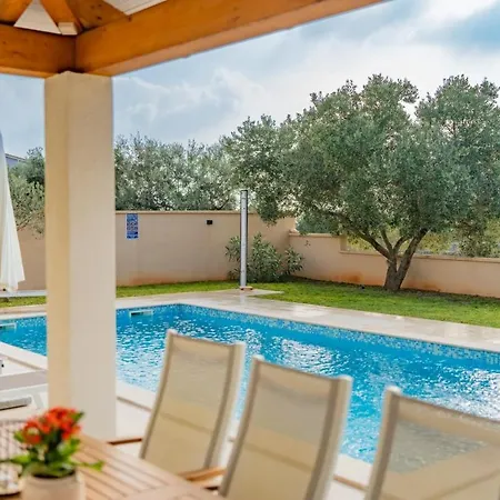 Vida In - Haus Fuer 8 Personen * Vodnjan