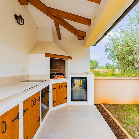 Villa Vida In - Haus Fuer 8 Personen Vodnjan